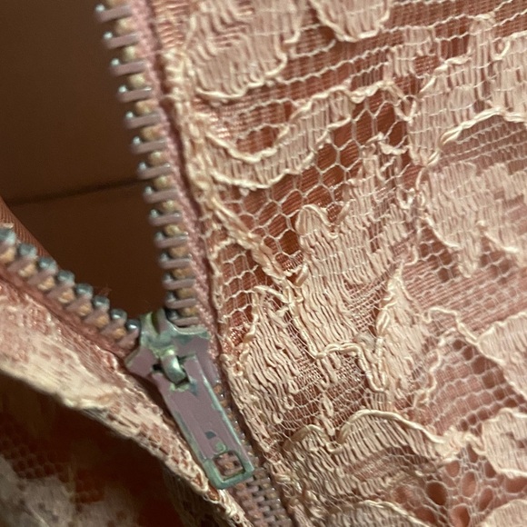 Ferman O Grady’s 40s/50s Wiggle Lace Dress with Bow Detail - Picture 5 of 7